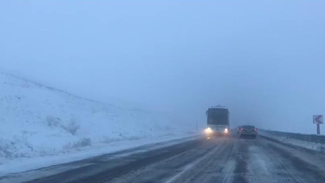 Ardahan'da kar yağışı ulaşımı aksattı