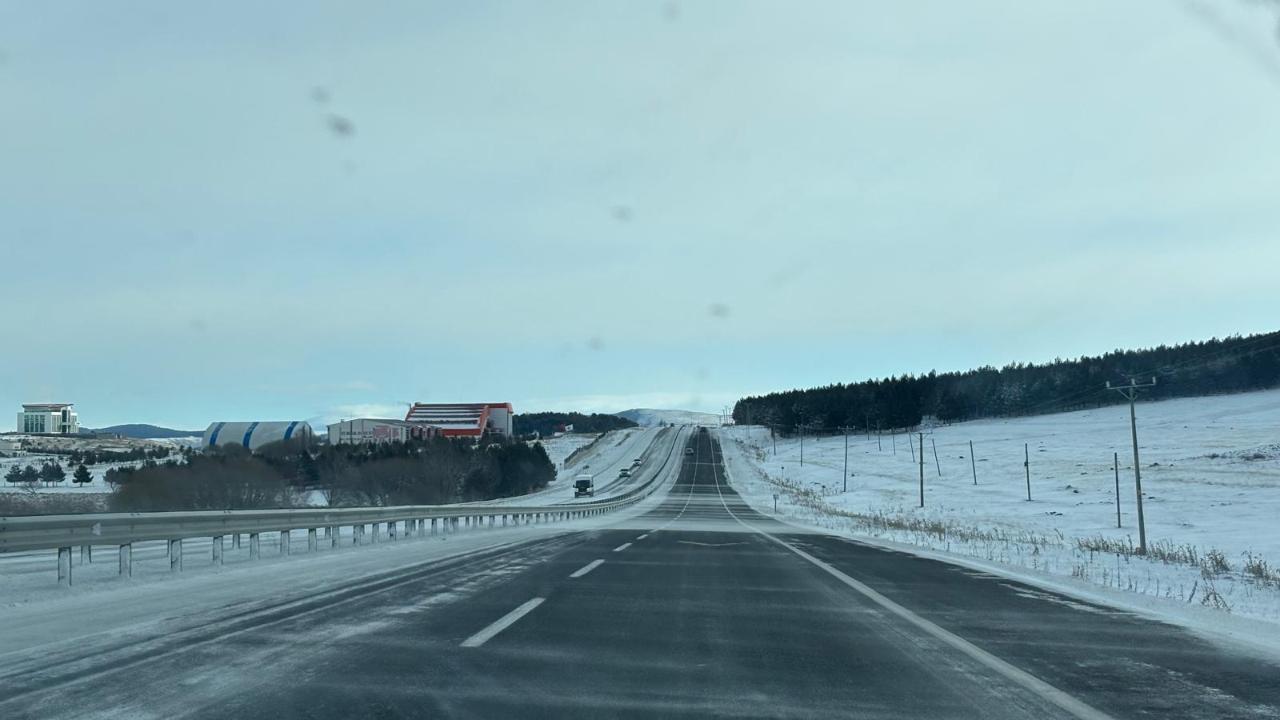 Ardahan'da yoğun kar ve tipi etkili oldu