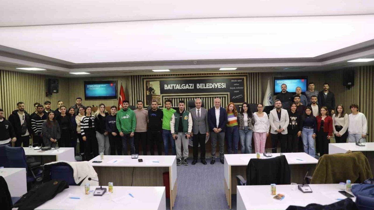 Battalgazi’de gençlik çalışmaları öğrencilerle istişare edildi