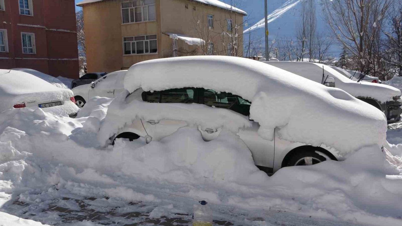 Bitlis’te kar esareti: 181 köy yolu ulaşıma kapandı