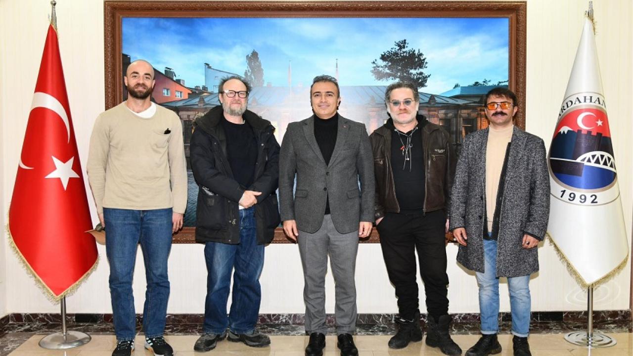 Çiçek, “Muhtar” ekibini valilikte ağırladı