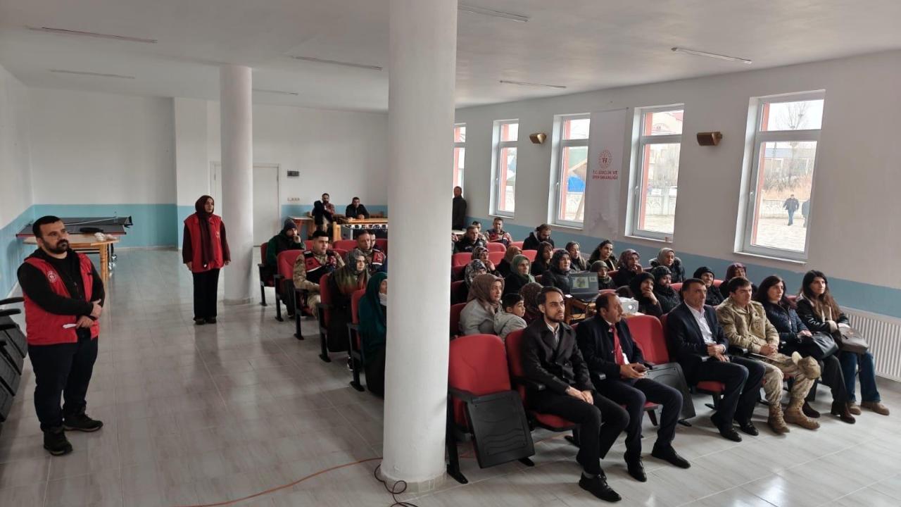 Çıldır’da dijital farkındalık semineri