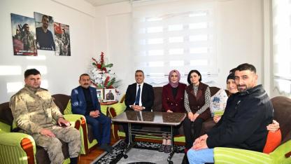 Devlet şehit ailesinin yanında