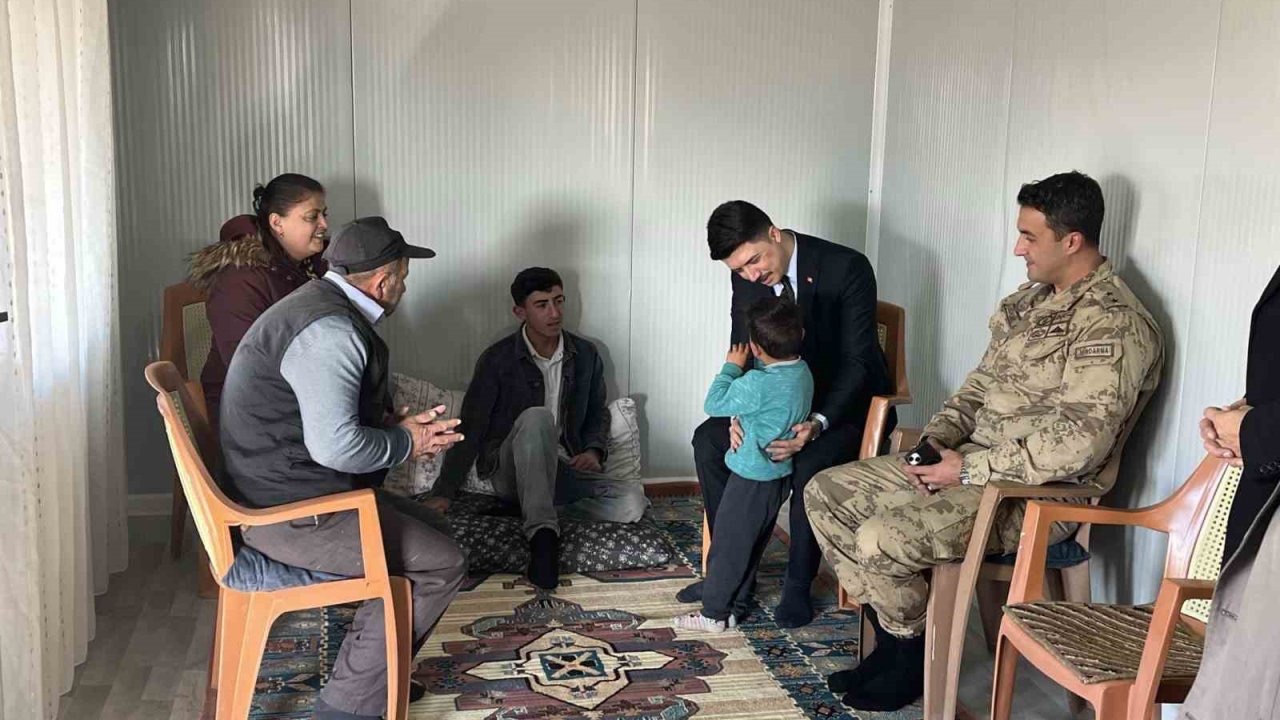 Digor Kaymakamı Kahraman köylerde vatandaşlarla buluşuyor