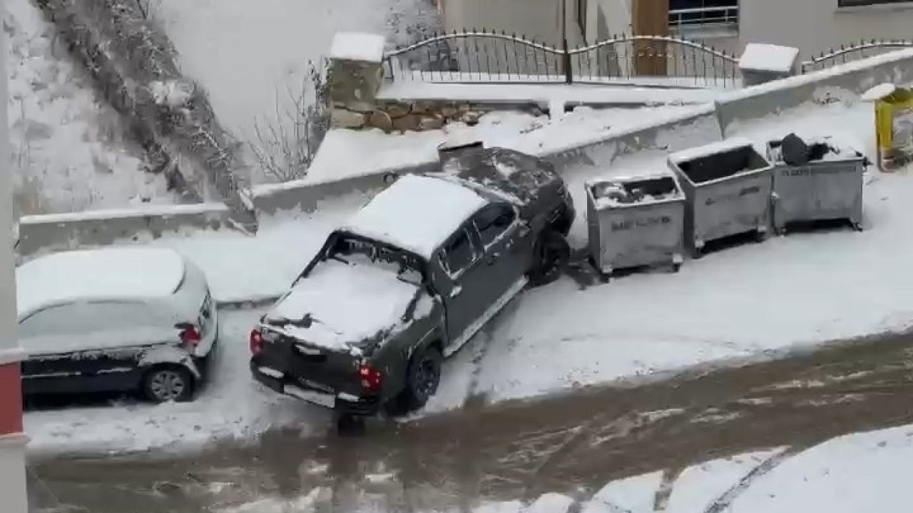 Elazığ’da karda kayan araçlar kameraya yansıdı