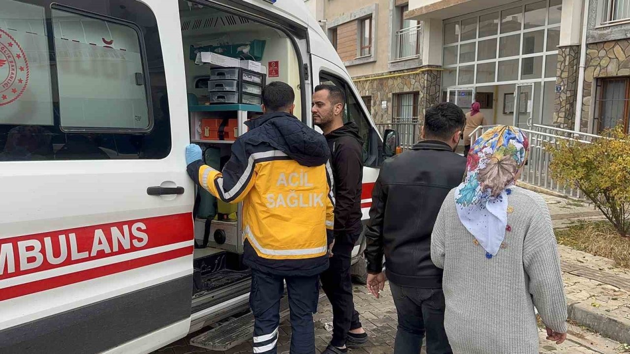 Elazığ’da korkutan yangın: 9 kişi dumandan etkilendi