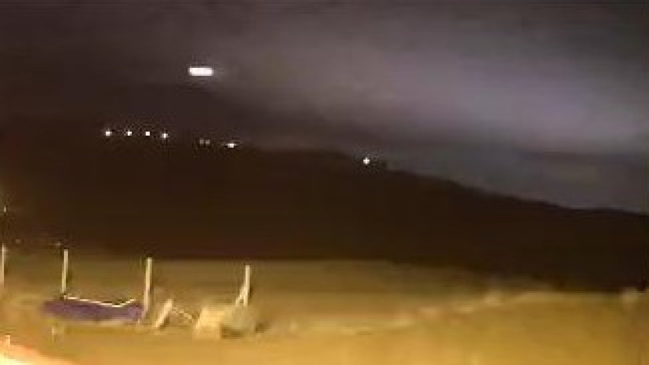 Elazığ’da meteorun düşme anı kameralara yansıdı