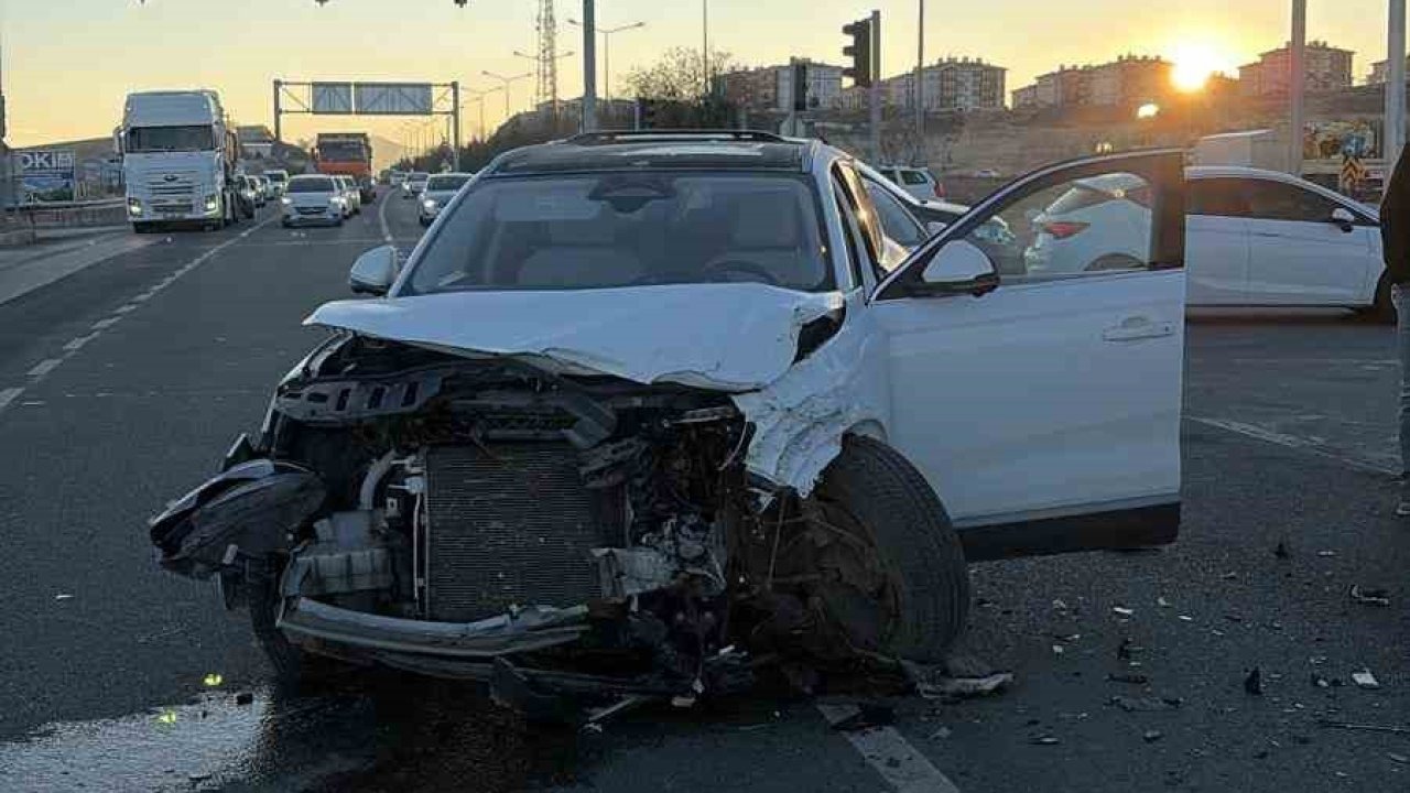 Elazığ’da minibüs ile cip çarpıştı: 2 yaralı