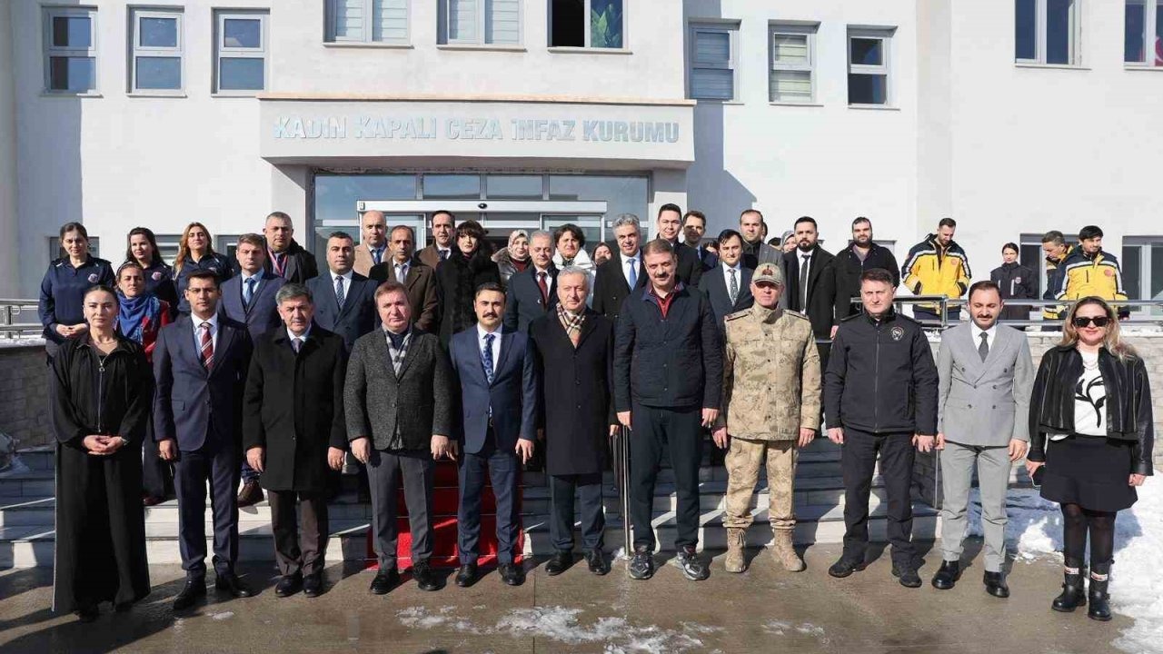 Erzincan’da hükümlü kadınların el emeği göz nuru ürünleri görücüye çıktı