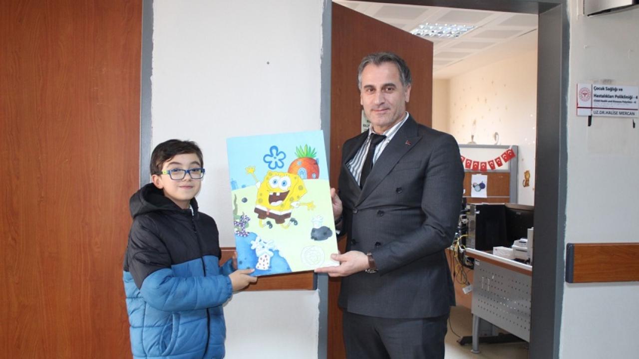 Hastane koridorları sanat müzesine döndü