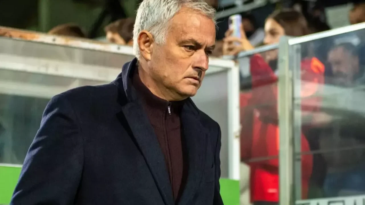 Jose Mourinho'nun Benfica'sı ağır yaralı! Daha 2026'ya girmeden şampiyonluğun uzağında kaldılar