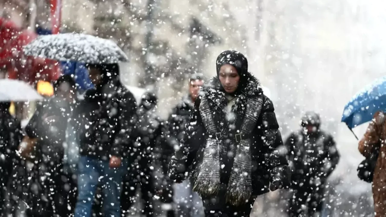 Kar yağışı tüm Türkiye'yi esir alacak! Meteoroloji tarih verdi