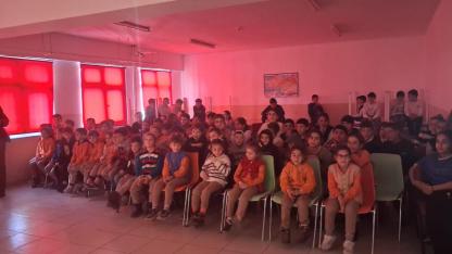 Karagöz Hacivat atıştı, öğrenciler keyifle izledi