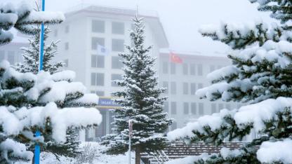 Karla kaplanan Üniversite yerleşkesi mest etti