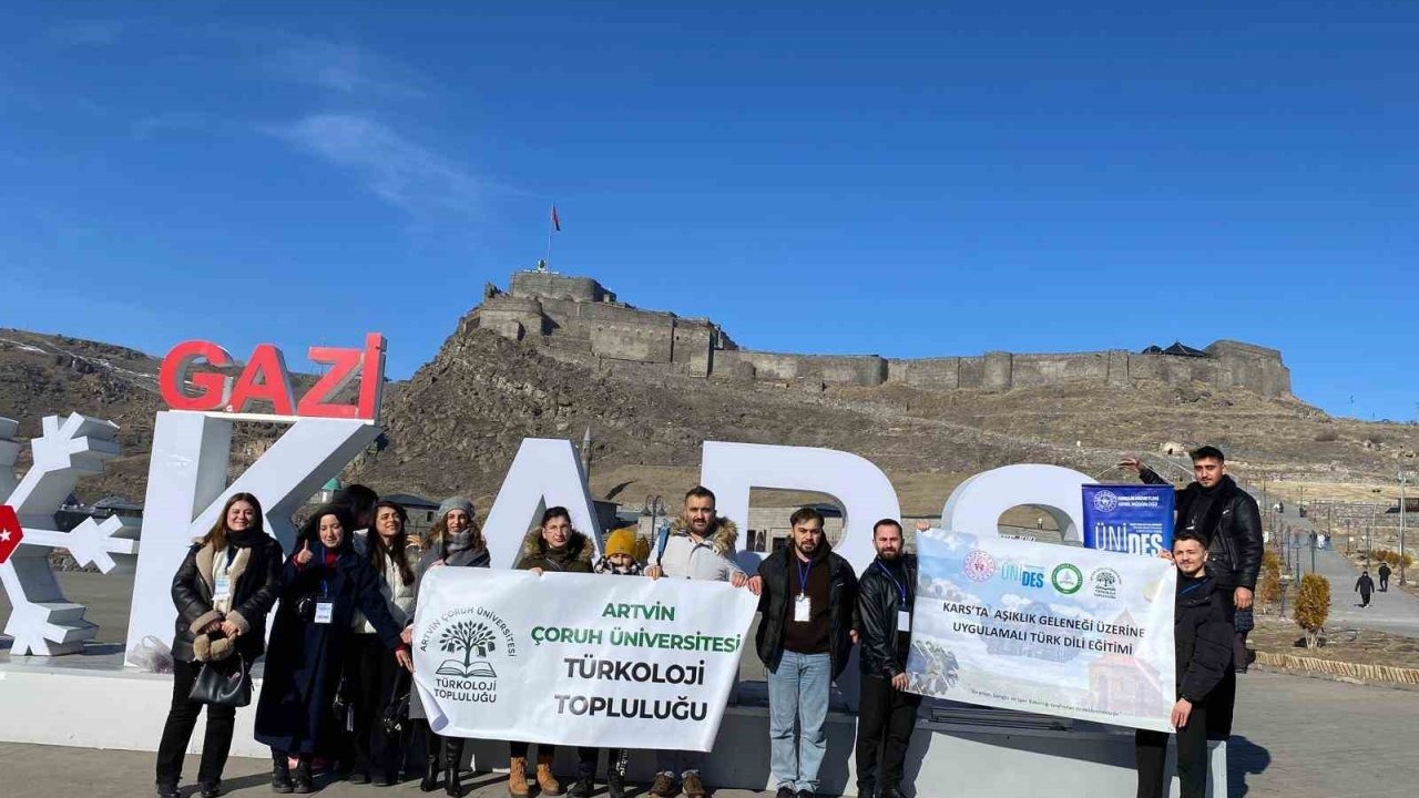 Kars’ta aşıklık geleneği masaya yatırıldı