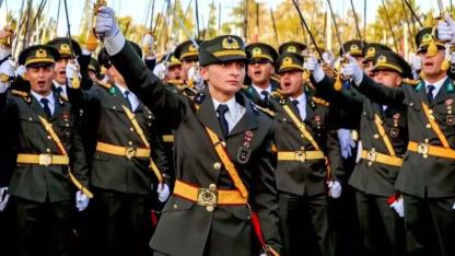 Kılıçlı yemin nedeniyle TSK'dan ihraç edilen komutan için yeni karar