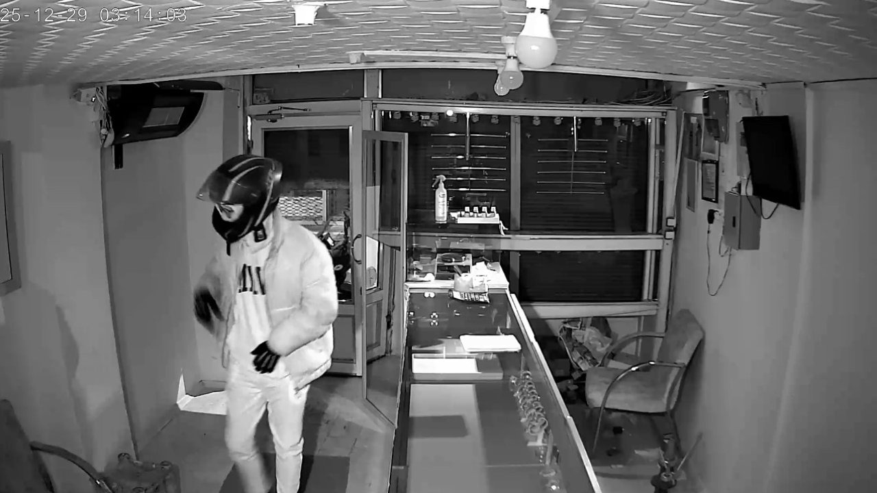 Kuyumcudan 5-6 kilo altın çaldılar, parasıyla lüks araç satın aldılar