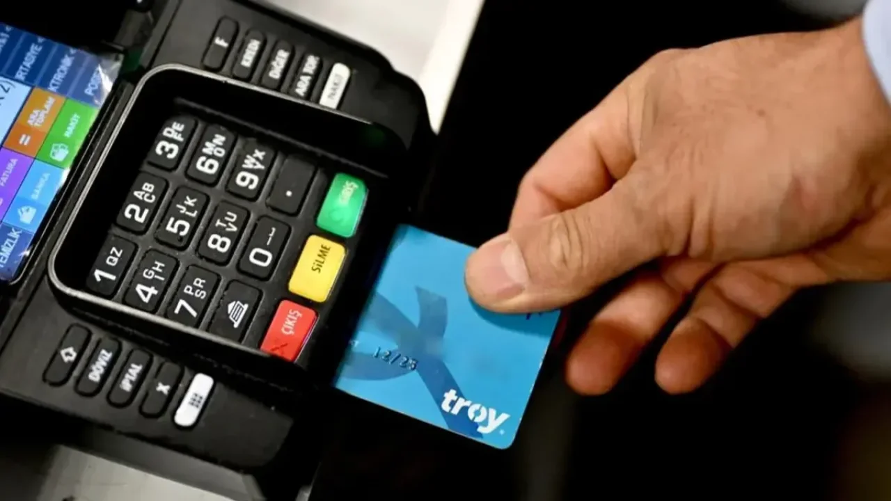 Merkez Bankası kredi kartı faiz oranlarını düşürdü