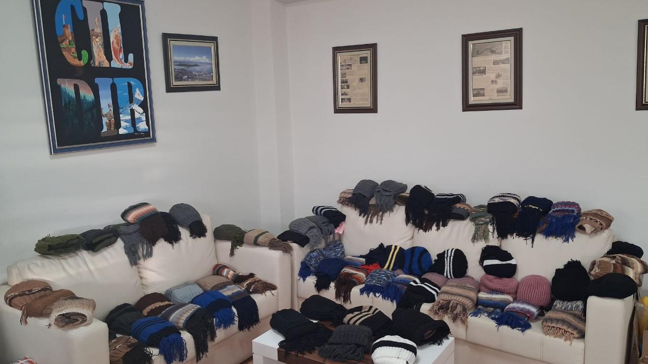 Minik yürekleri ısıtan hediyeler Çıldır’a ulaştı