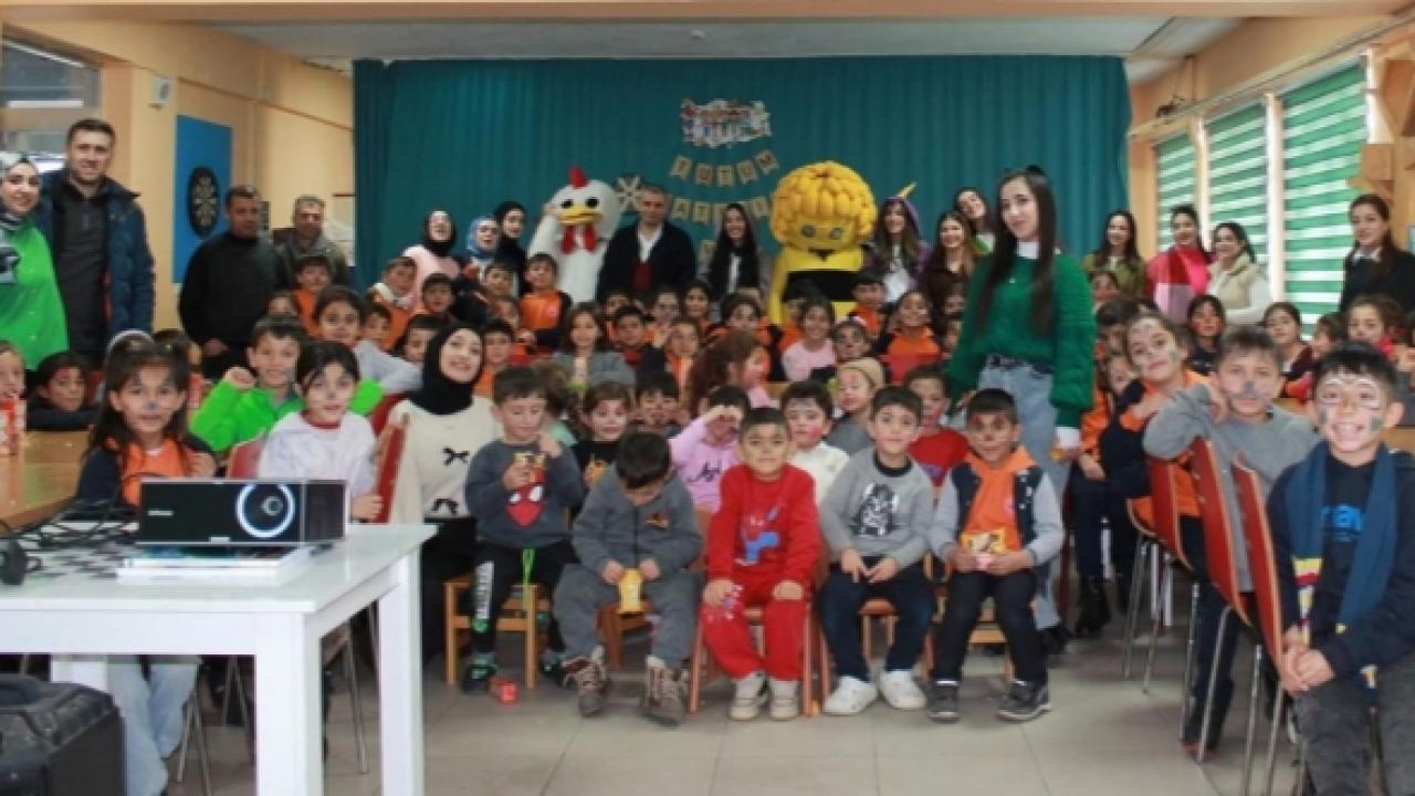 Öğrenciler minik kalplere dokundu