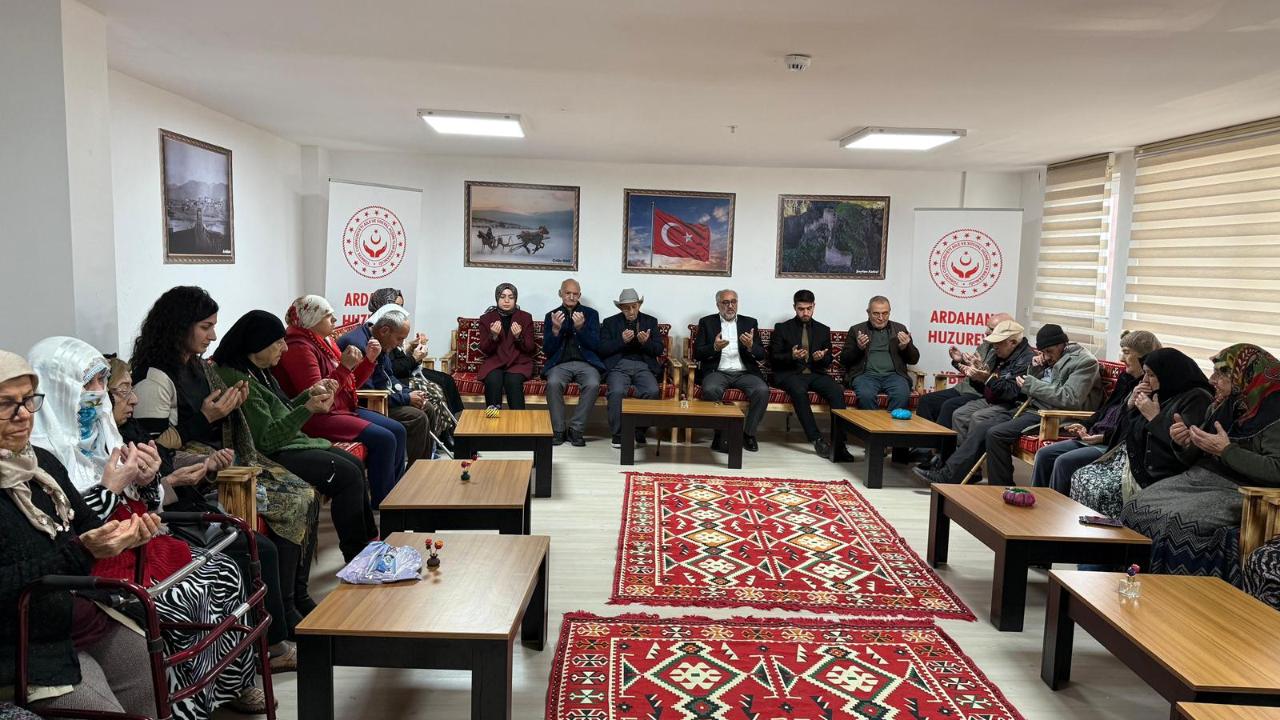 Regaip Kandili’nde büyükler unutulmadı