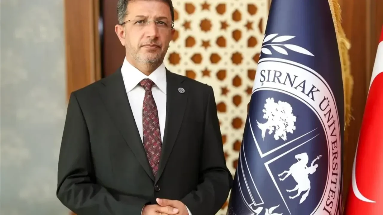 Rektör kardeşinden tartışma yaratan &quot;kadro&quot; paylaşımı: Klimalı odam hazır, çatlayın