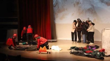 Tiyatro ile çocuklara deprem bilinci aşılandı