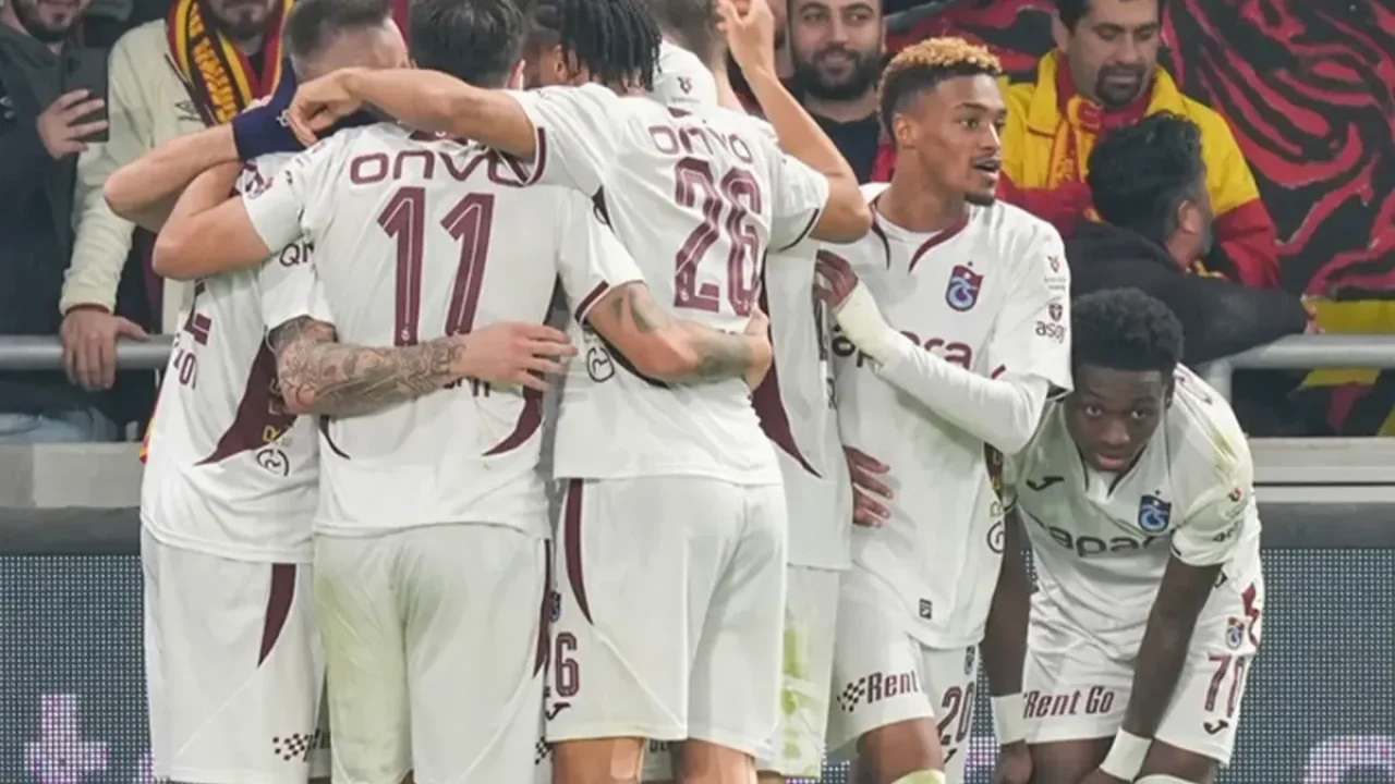 Trabzonspor'da 2 yıldız futbolcu Beşiktaş maçında cezalı duruma düştü