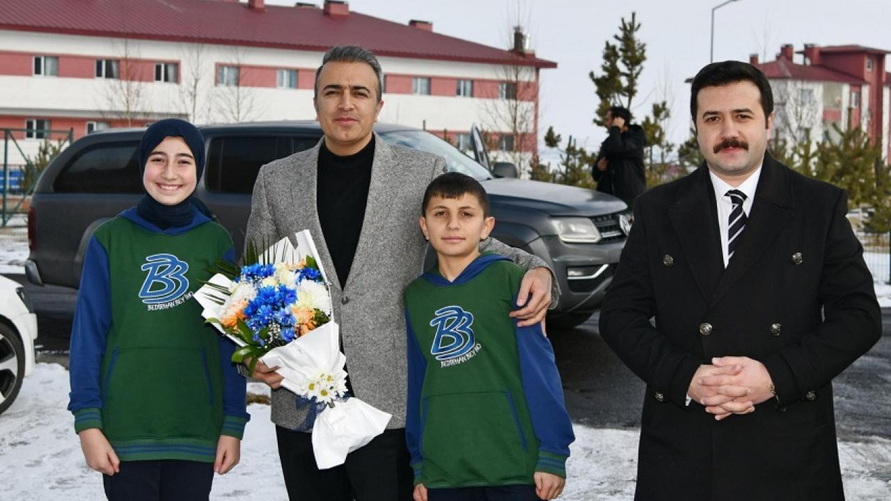 Vali Çiçek, Göle’de İmam Hatip öğrencilerine seslendi: Gelecek için sizden çok umutluyuz