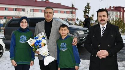 Vali Çiçek, Göle’de İmam Hatip öğrencilerine seslendi: Gelecek için sizden çok umutluyuz