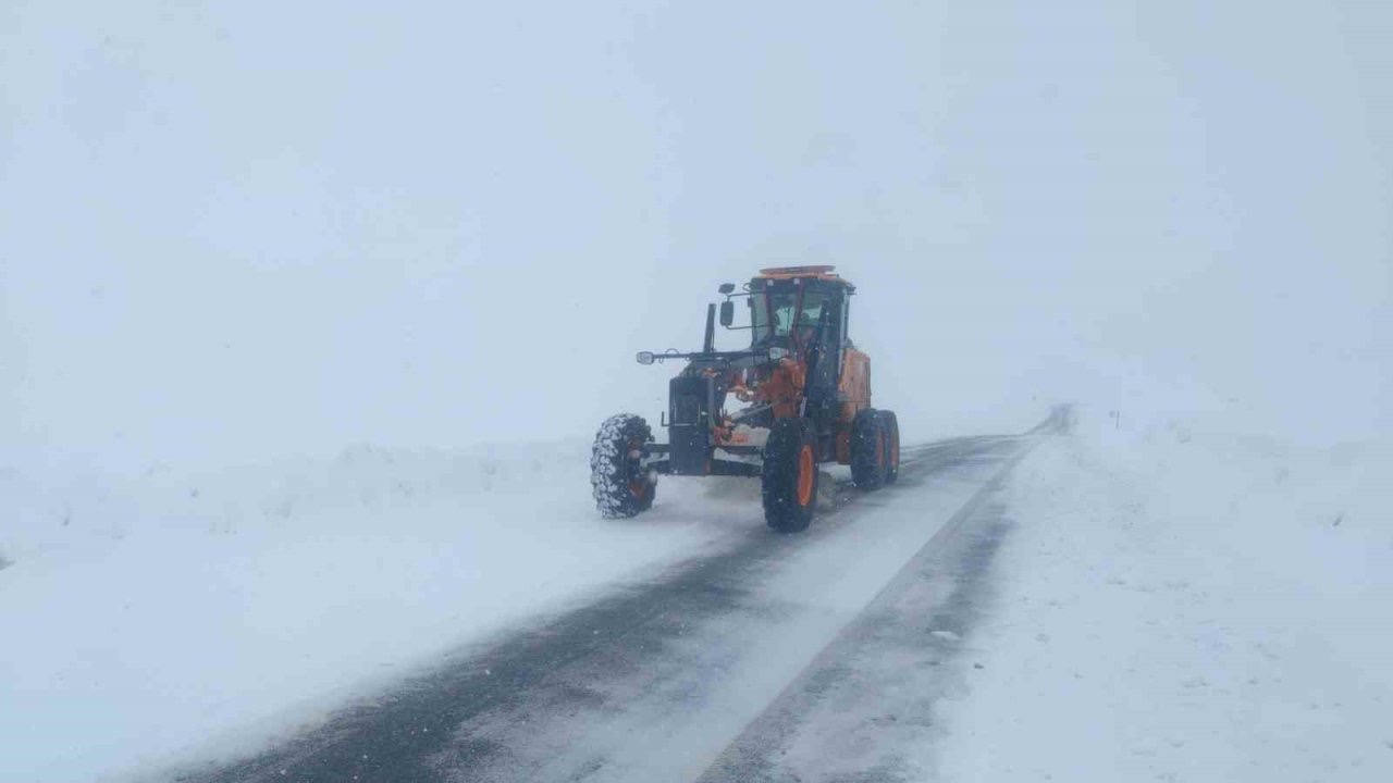 Van’da 28 yerleşim yerinin yolu ulaşıma kapandı