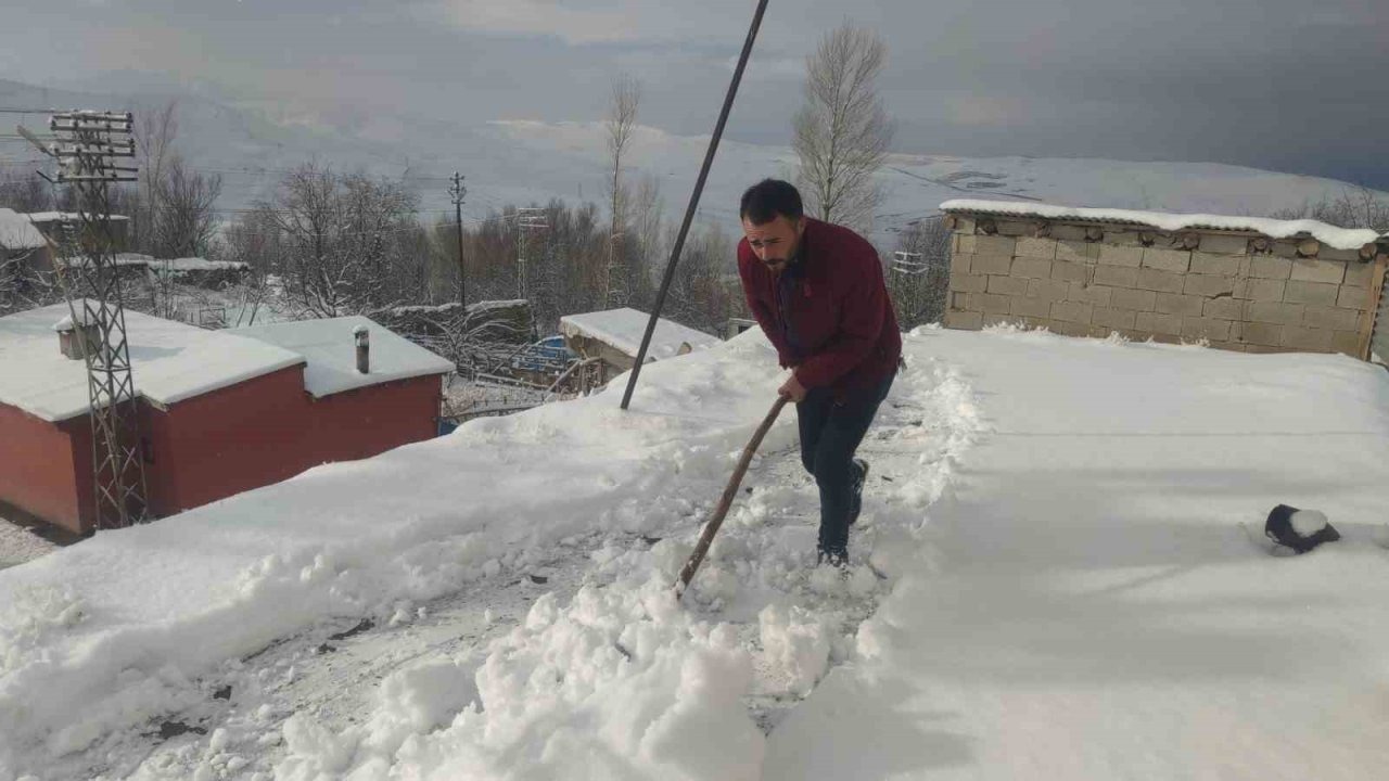 Van’da kar yağışı: Yüksek kesimlerde zorlu şartlar