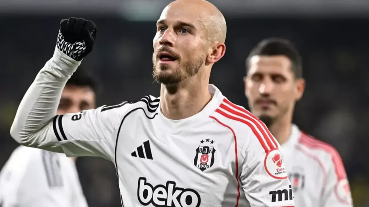 Yılın son derbisinde Beşiktaş, Fenerbahçe'yi 90+1'de yıktı