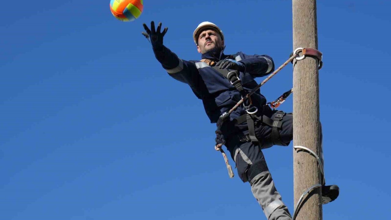 Yoğun kış şartlarına zorlu parkurda hazırlanıyorlar