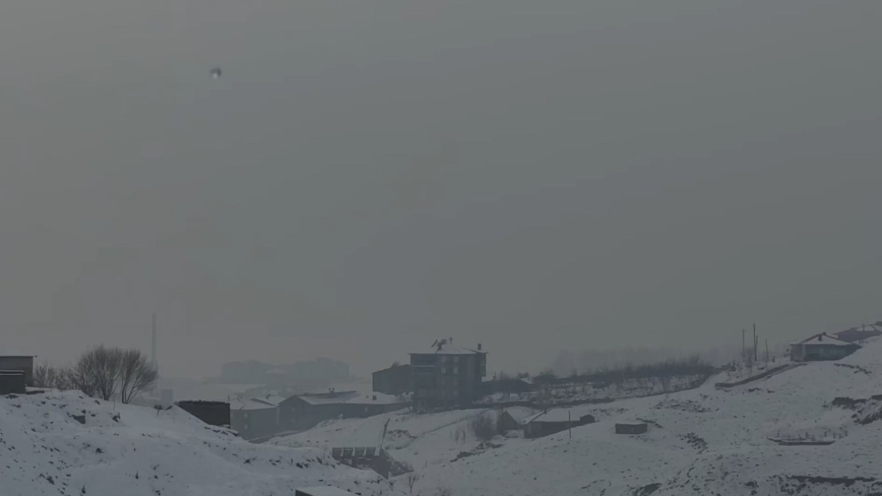 Yüksekova’da yoğun sis uçak seferlerini durdurdu