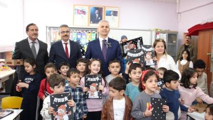 15 tatil başladı: Ardahan Valisi Çiçekli çocukların karne sevincine ortak oldu