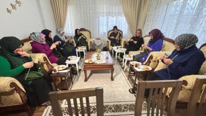 Erzincanlı gönüllü annelerden Mehmetçiğe ilmek ilmek destek