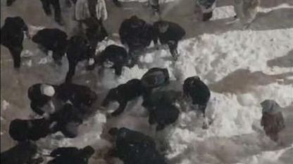 Hakkâri’de çatıdan düşen kar kütlesinin altında kalan öğrenci yaralandı