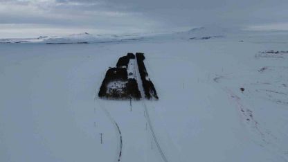Kars’ta tarihi istasyonda kış masalı