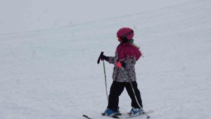 Karslı çocuklar Sarıkamış’ta kayak öğreniyor