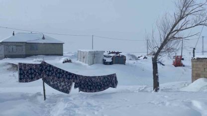 Ağrı’da köyler kışın tamamen kar altında kaldı