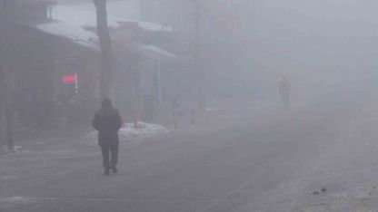 Kars’ta göz gözü görmüyor: Kent siste kayboldu