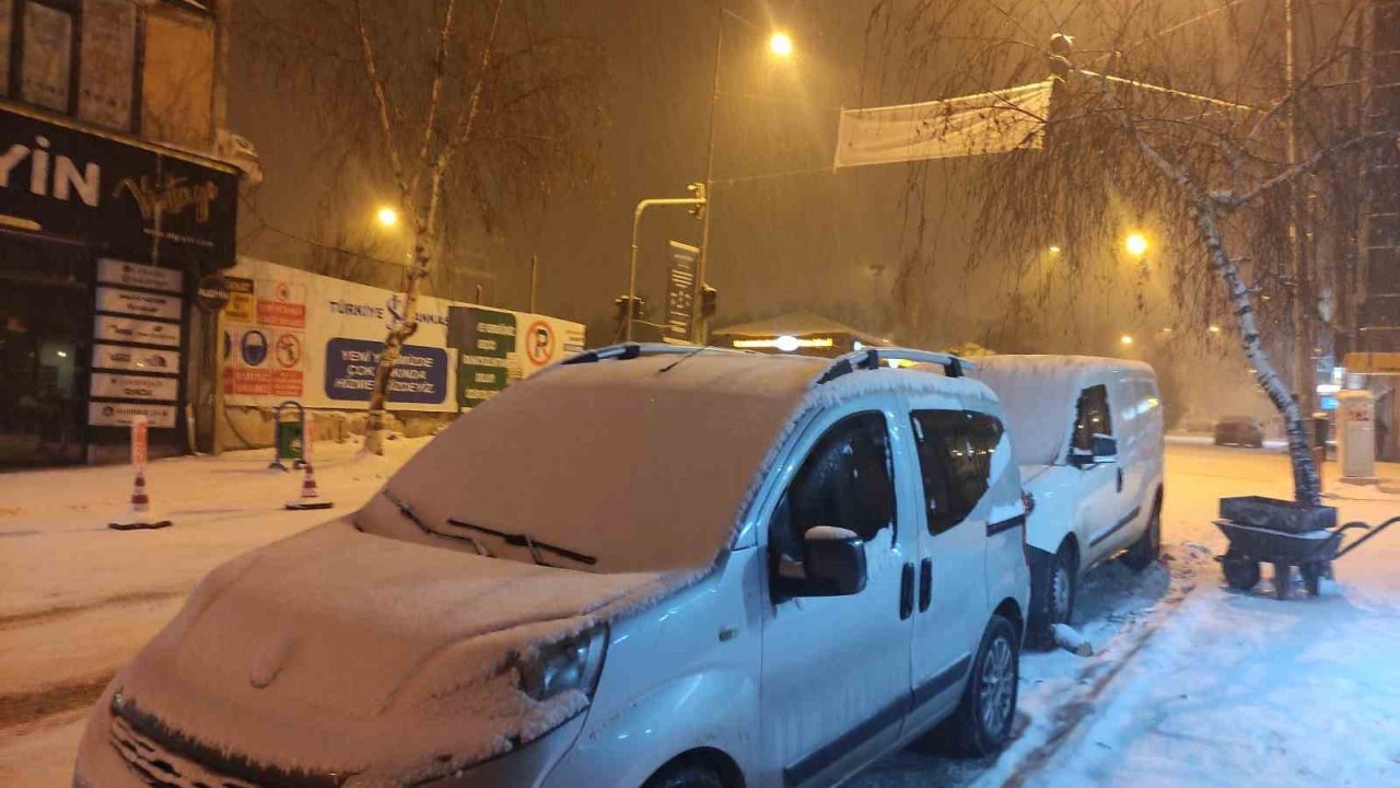 Ardahan’da kar yağışı etkili oldu