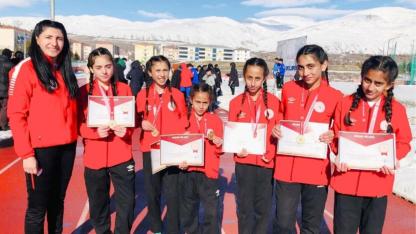Ardahanlı kızlar şampiyona biletini aldı