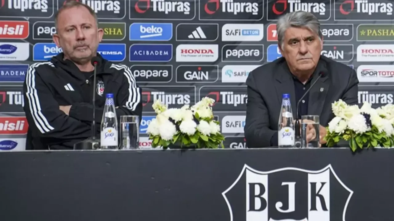 Beşiktaşlı taraftarlardan 'Yönetim İstifa' tezahüratları