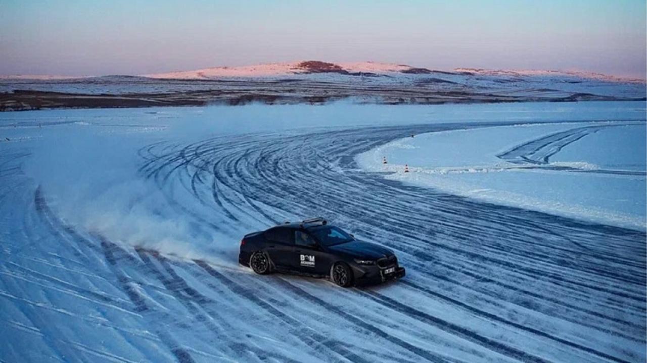 BOM Sürüş Akademisi donmuş Çıldır gölü üzerinde nefes kesen yarış düzenleyecek