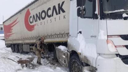 Çıldır–Göle yolunda kar esareti