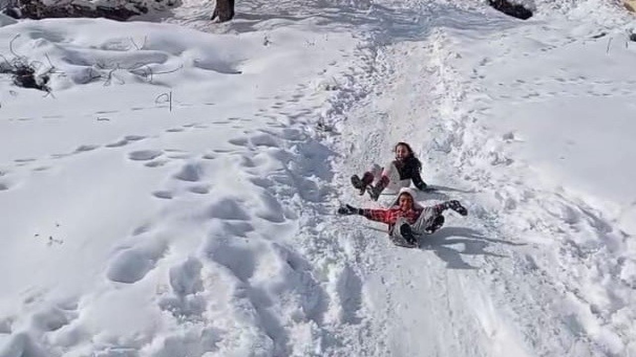 Çocukların karın keyfini tepsi ve bidonlarla çıkardı