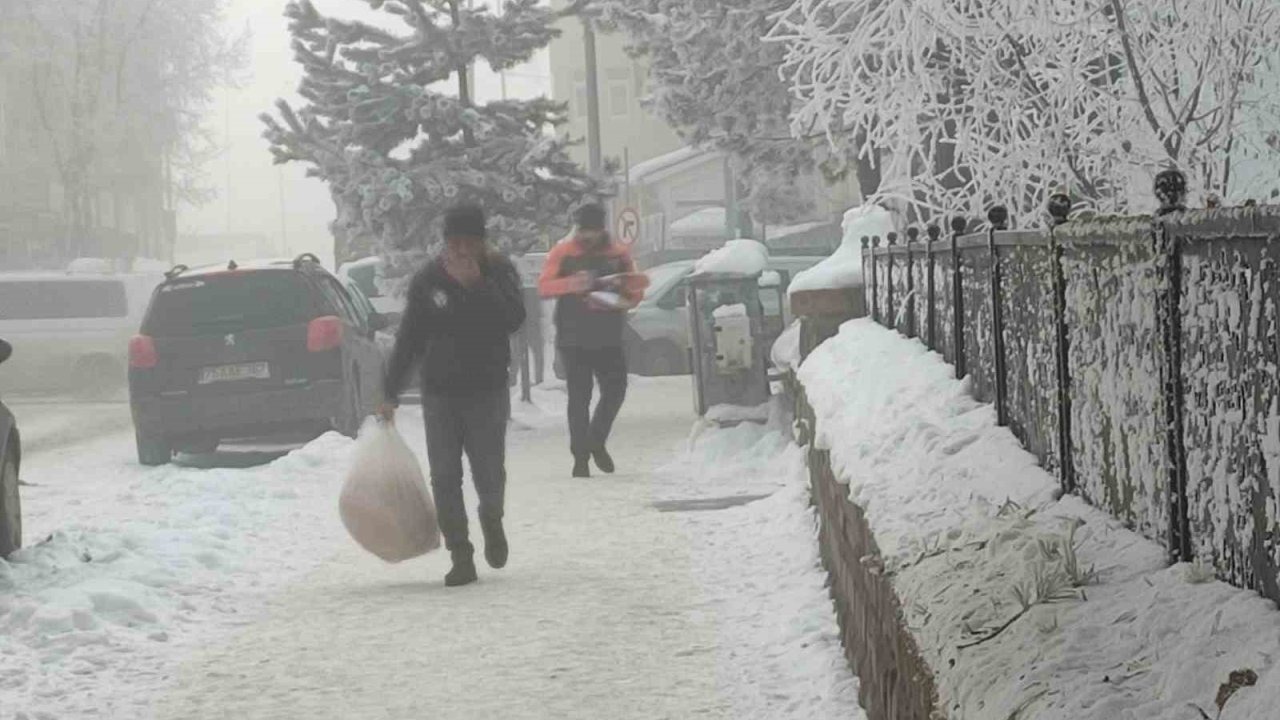 Dondurucu soğukların etkili olduğu Ardahan’da hayat durma noktasına geldi