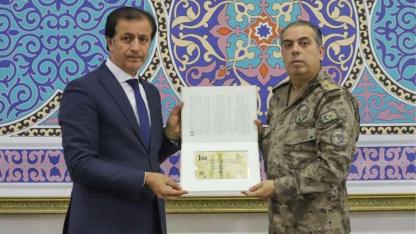 Emniyetten rektöre anlamlı hediye